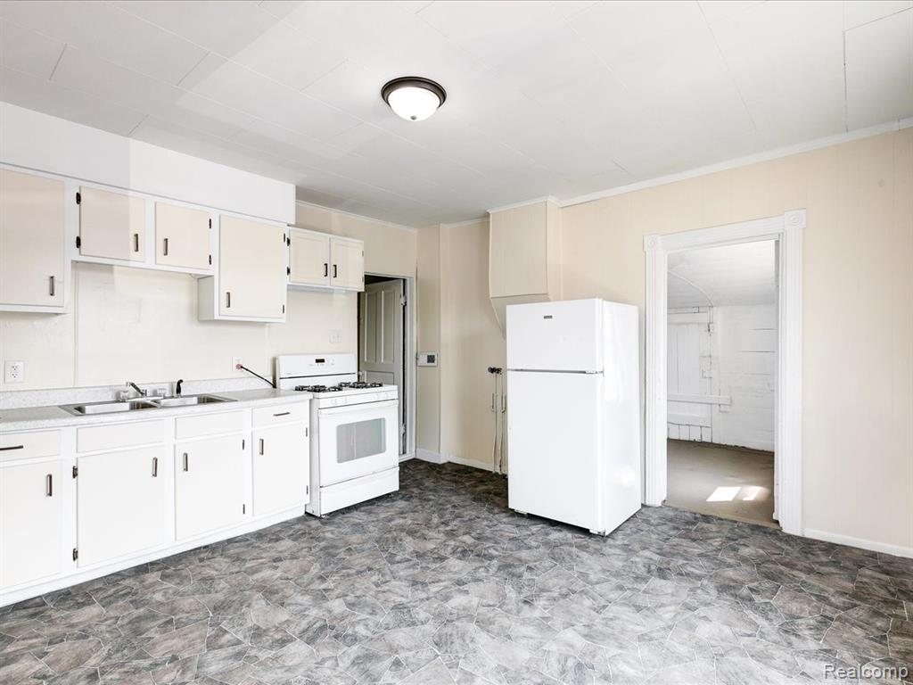 718 Superior Street, Port Huron, MI 48060 — Photo 12