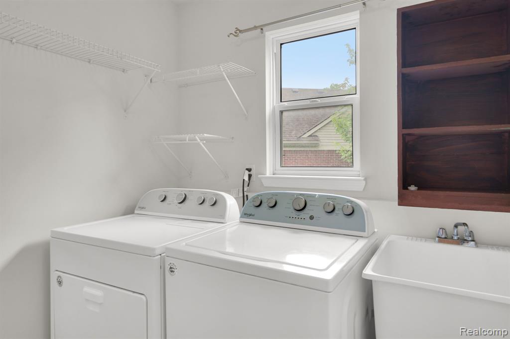 1128 Andover Circle, Commerce Twp, MI 48390 — Photo 19