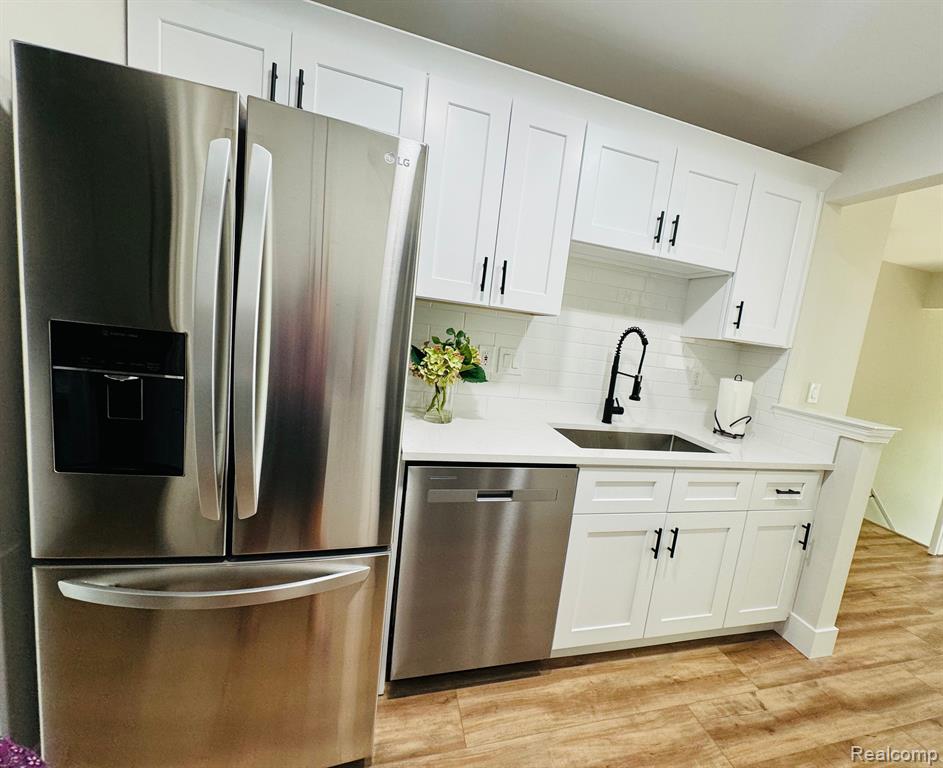 4234 BERKSHIRE Drive, Sterling Heights, MI 48314 — Photo 8