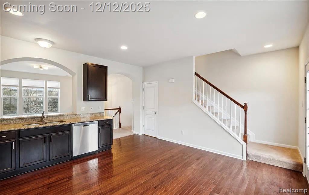 27846 Hopkins Drive, Novi, MI 48377 — Photo 9