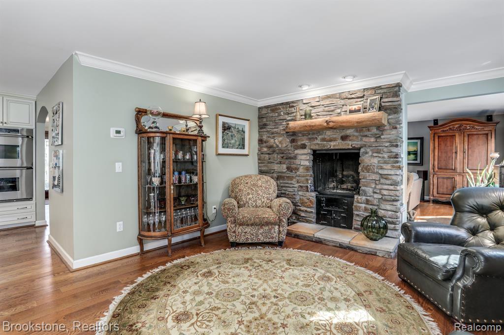 7585 LILAC Court, West Bloomfield, MI 48324 — Photo 9