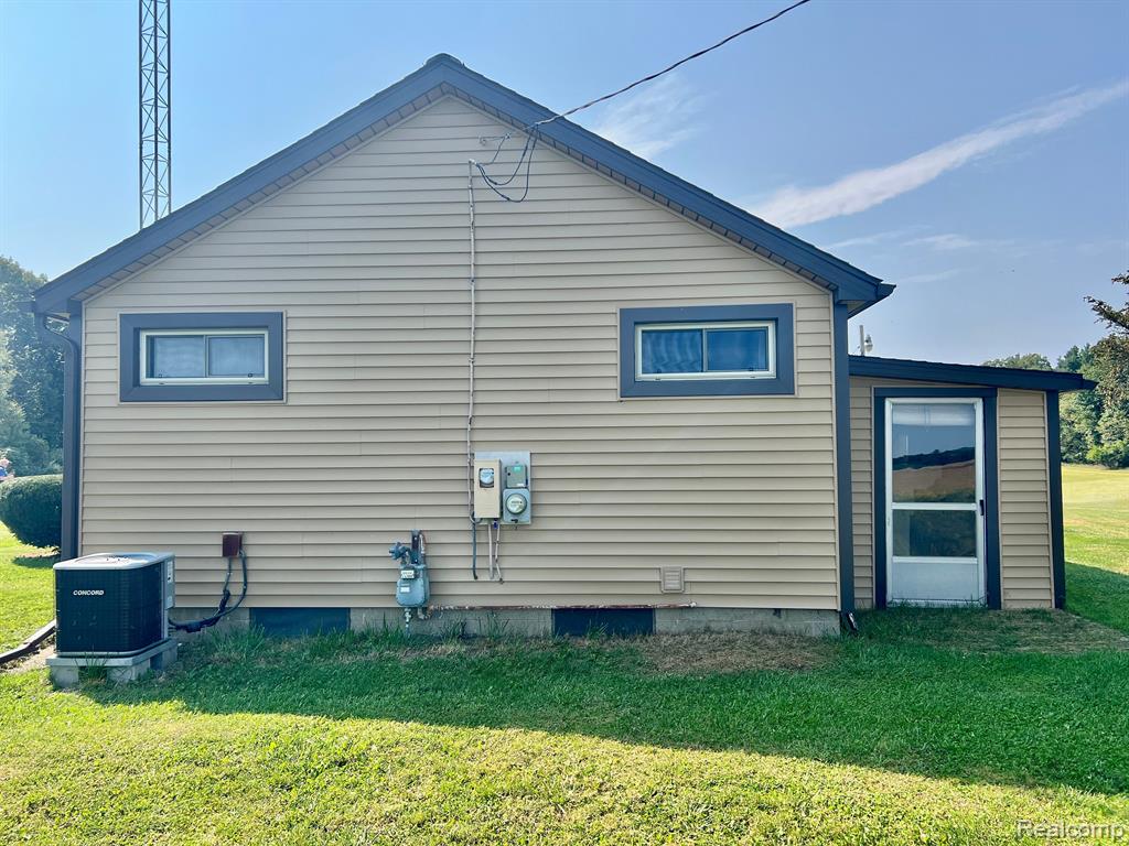 5589 CLEAR LAKE Road, North Branch, MI 48461 — Photo 15
