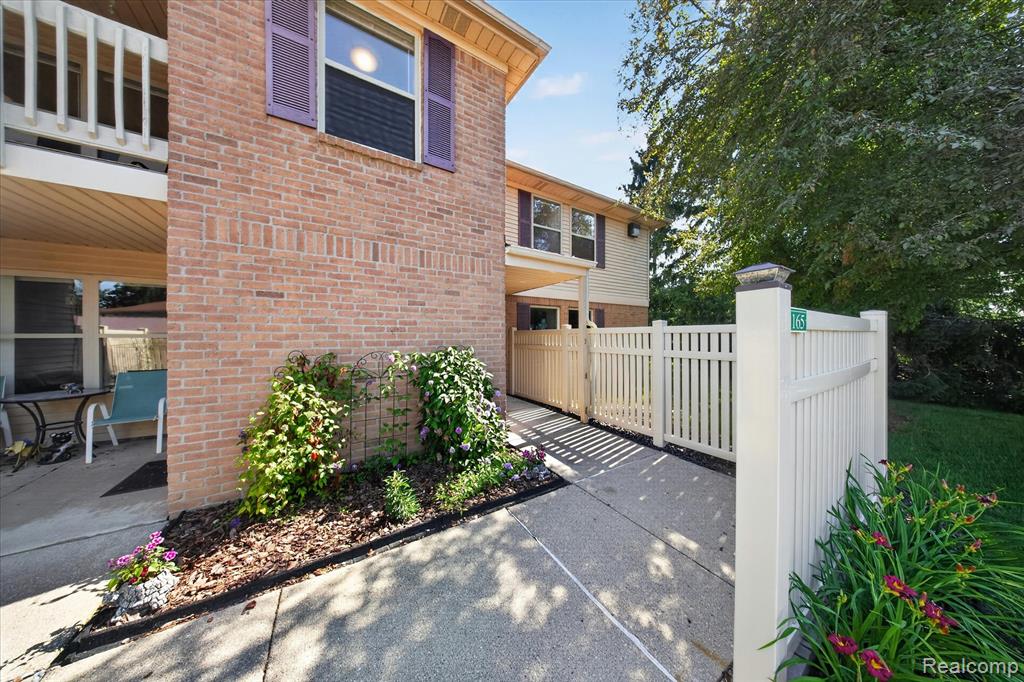 61165 Greenwood Drive, South Lyon, MI 48178 — Photo 4