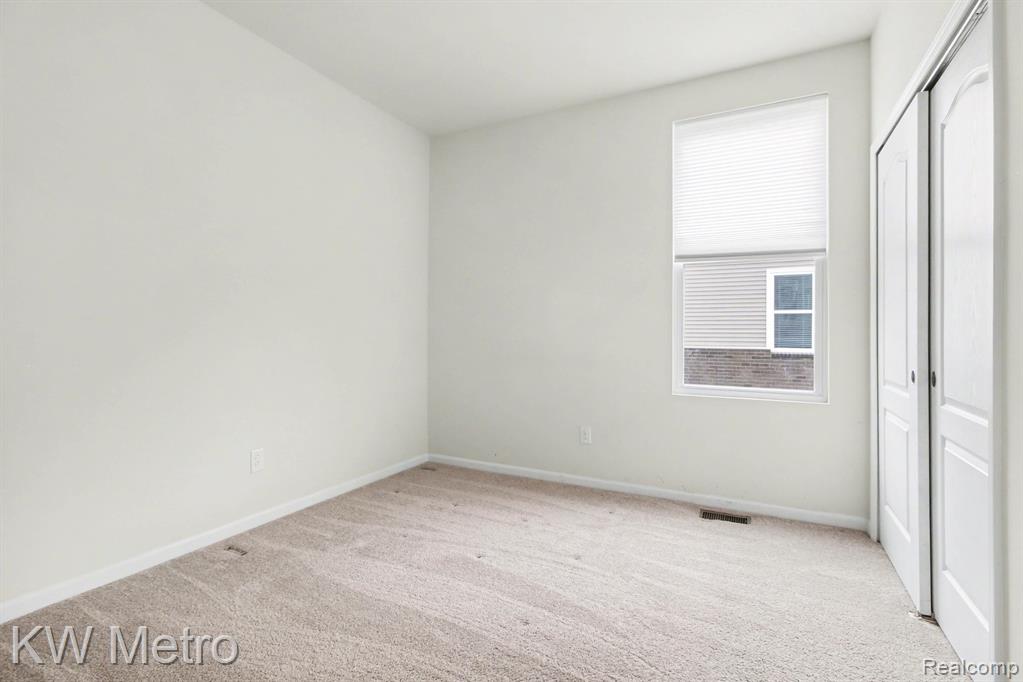 27134 Manistee Lane, Flat Rock, MI 48134 — Photo 11