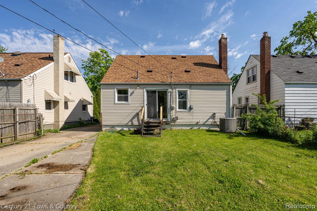 8150 Standard, Center Line, MI 48015 — Photo 5