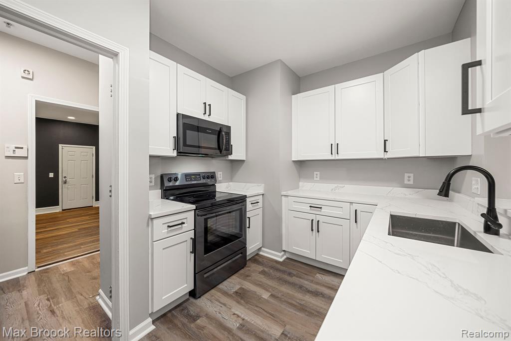 6104 ADDINGTON Drive, Commerce Twp, MI 48390 — Photo 13