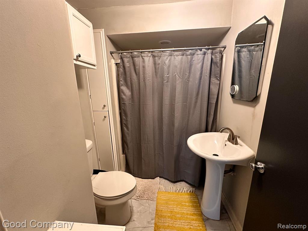 419 W HAYES Avenue, Hazel Park, MI 48030 — Photo 8