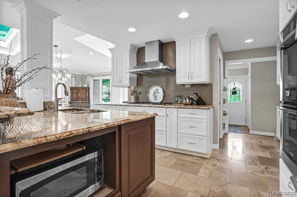 5693 Hunters Gate Drive, Troy, MI 48098 — Photo 11