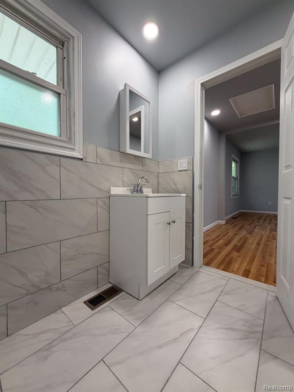 19940 Strasburg Street, Detroit, MI 48205 — Photo 25