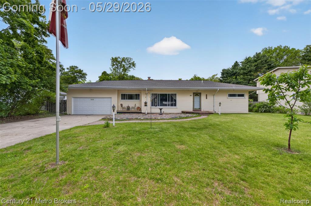 985 S Park Street, Highland, MI 48356 — front exterior