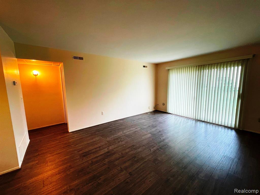 902 CHESTNUT HILL Drive, Auburn Hills, MI 48326 — Photo 3
