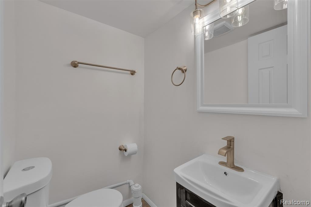 765 Vernier Road, Grosse Pointe Woods, MI 48236 — Photo 34