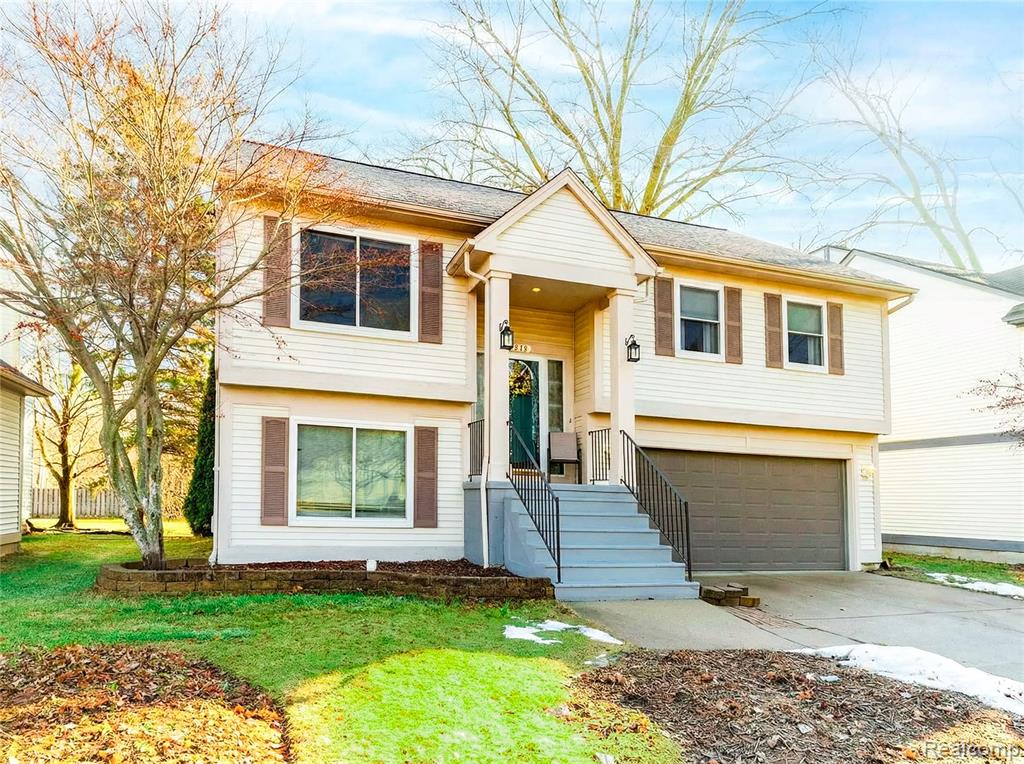 907 Huntclub Boulevard, Auburn Hills, MI 48326 — Photo 2