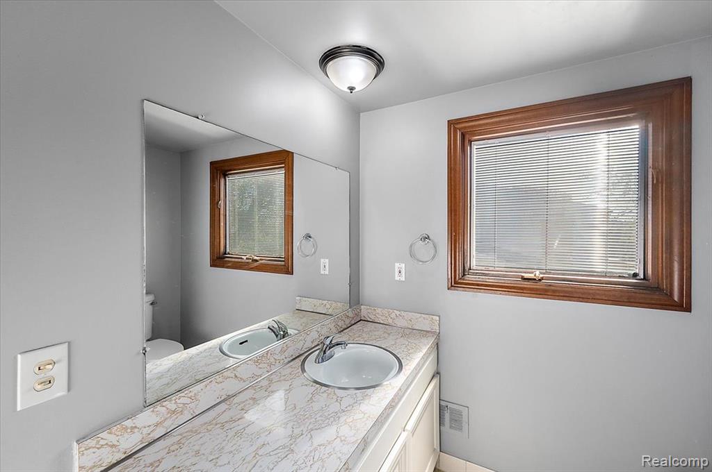 40649 Rinaldi Drive, Sterling Heights, MI 48313 — Photo 40