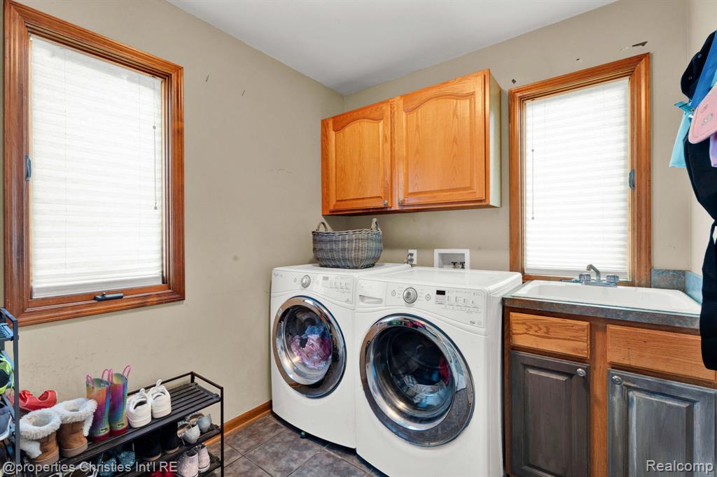 8410 S Shore Drive, Clarkston, MI 48348 — Photo 17