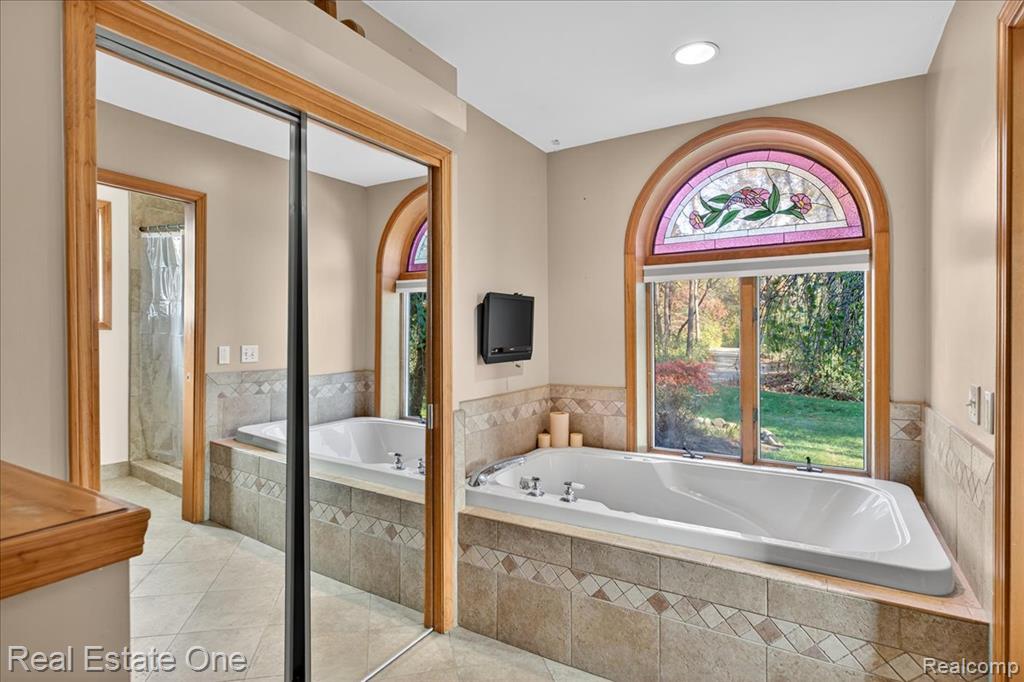693 Knibbe Road, Lake Orion, MI 48362 — Photo 52