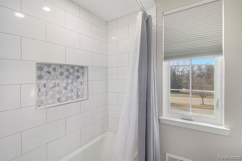 6016 MARLINGTON Boulevard, Linden, MI 48451 — Photo 11