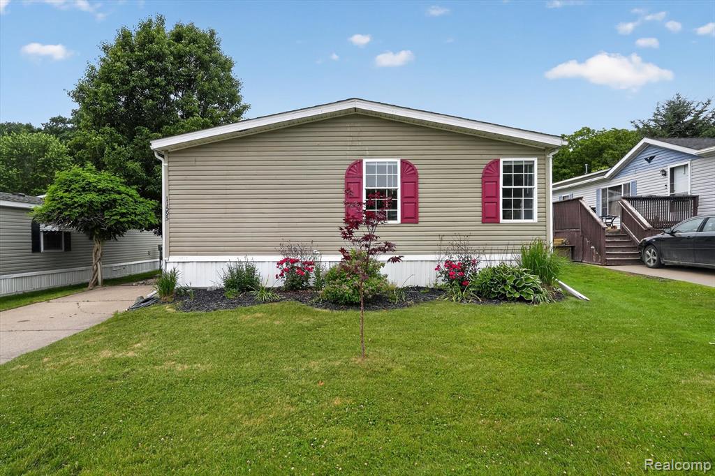 11595 Clearwater Drive, Fenton, MI 48430 — Photo 4