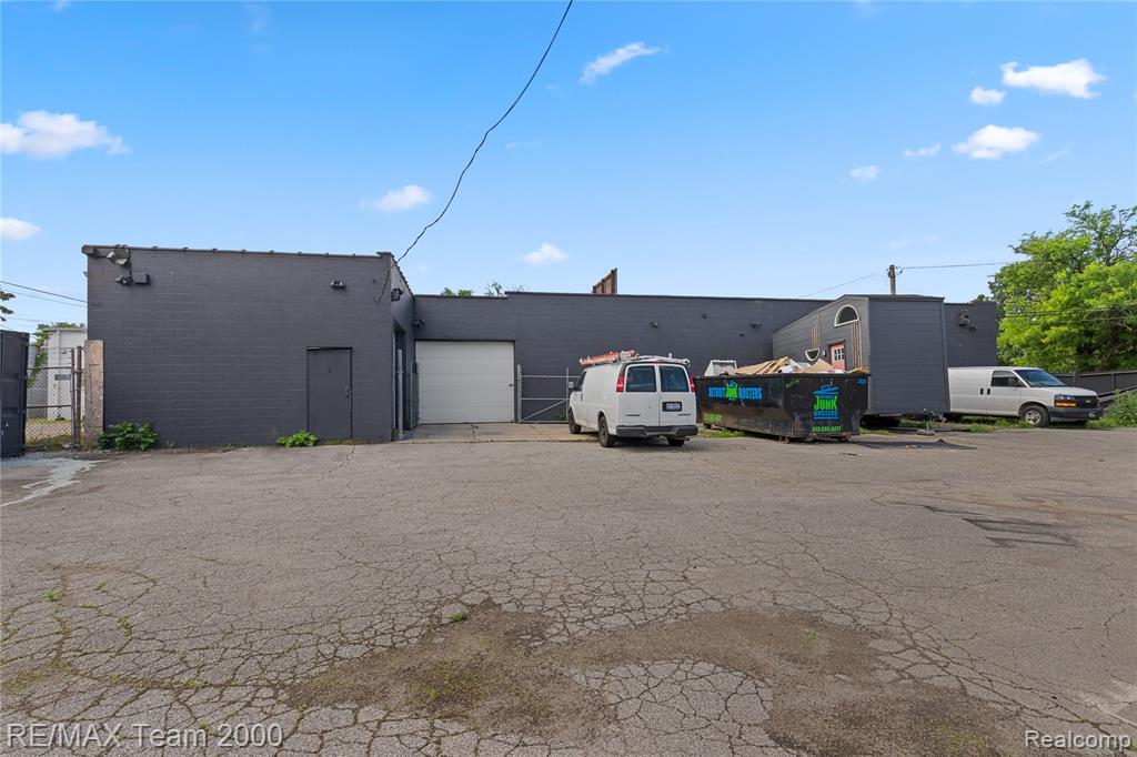 17170 BURGESS, Detroit, MI 48219 — Photo 4