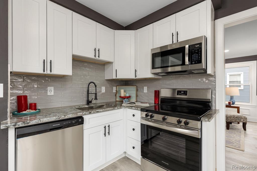 566 E BAKER Avenue, Clawson, MI — Photo 10