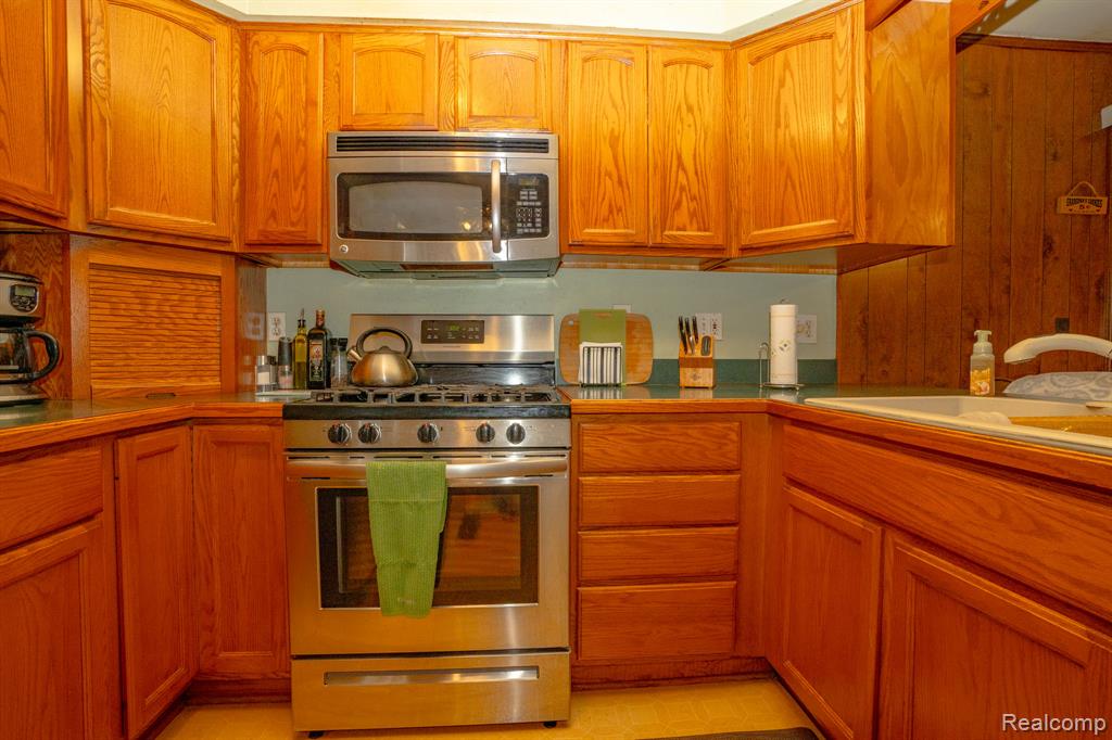 41381 Clayton Street, Clinton Twp, MI 48038 — Photo 10