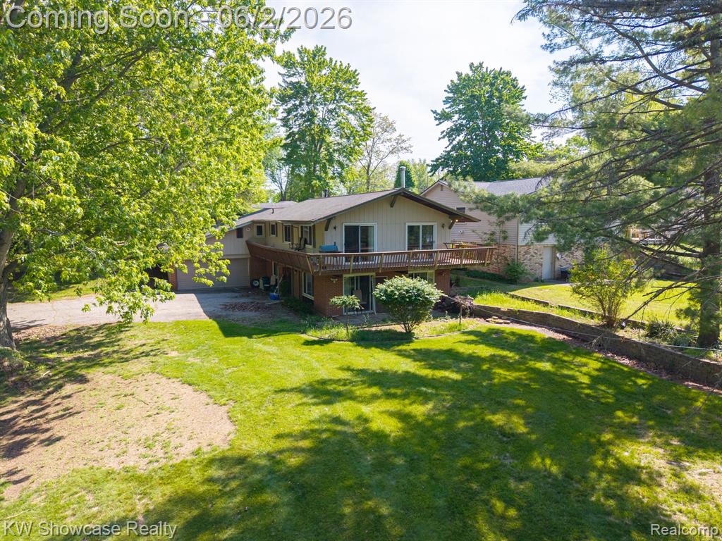 820 Clara Street, Commerce Twp, MI 48390 — front exterior