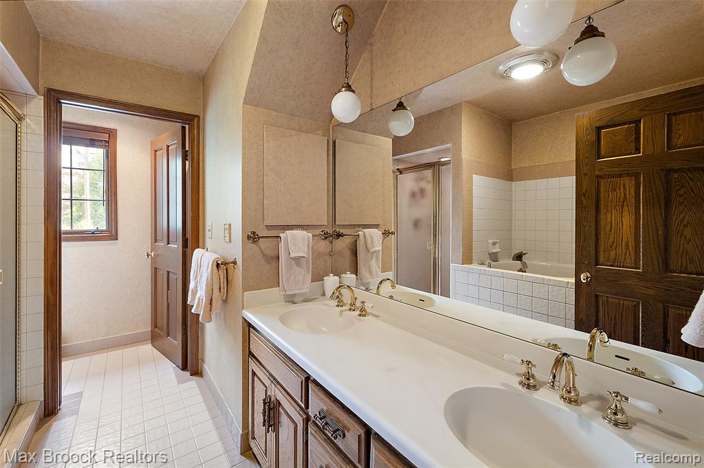 65 Lone Pine Road, Bloomfield Hills, MI 48304 — Photo 21