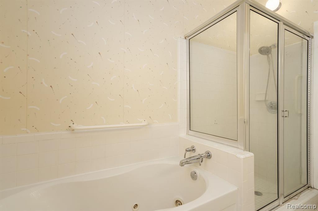 4343 Foxpointe Drive, West Bloomfield, MI 48323 — Photo 25