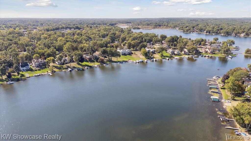 688 Wolverine Drive, Walled Lake, MI 48390 — Photo 15