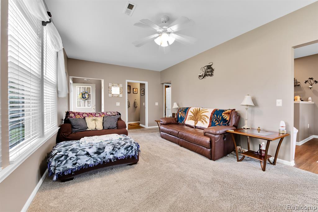 26604 KIRKWAY Circle, Woodhaven, MI 48183 — Photo 11