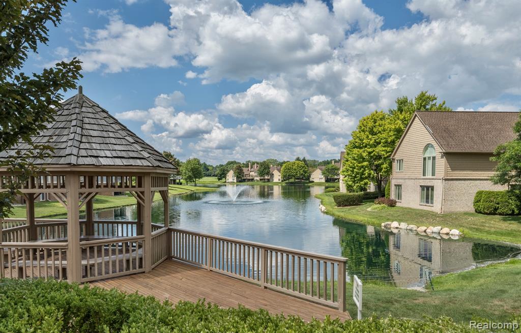 479 Newburne Pointe, Bloomfield Hills, MI 48304 — Photo 41