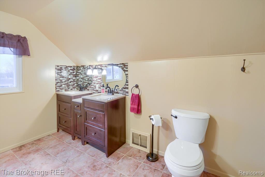 5107 Hartland Drive, Flint, MI 48506 — Photo 45