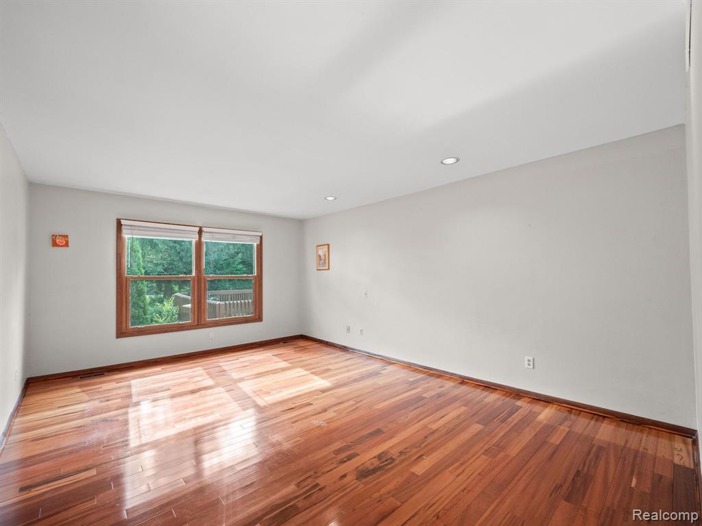 5270 Paula Crest, Commerce Twp, MI 48382 — Photo 12