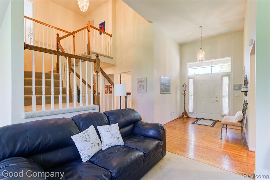 51250 W HILLS Drive, Plymouth, MI 48170 — Photo 9