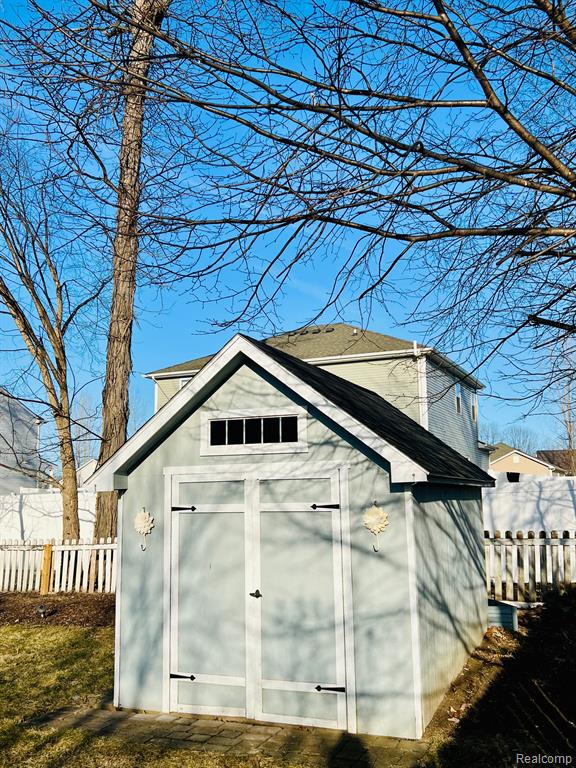 704 HAYSTACK Drive, Linden, MI 48451 — Photo 7