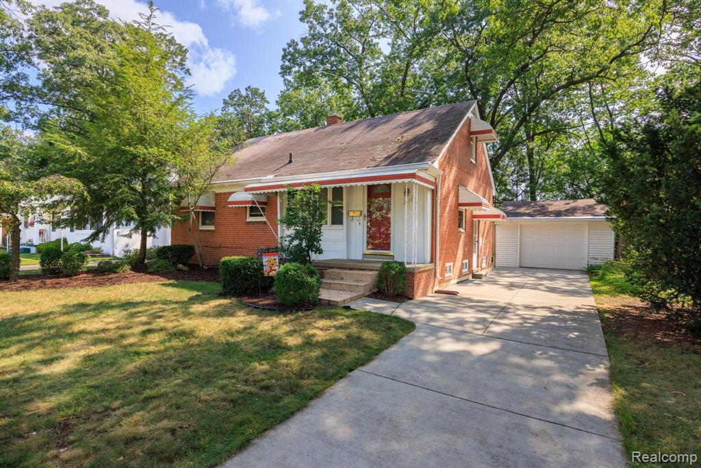 23500 Majestic Street, Oak Park, MI 48237