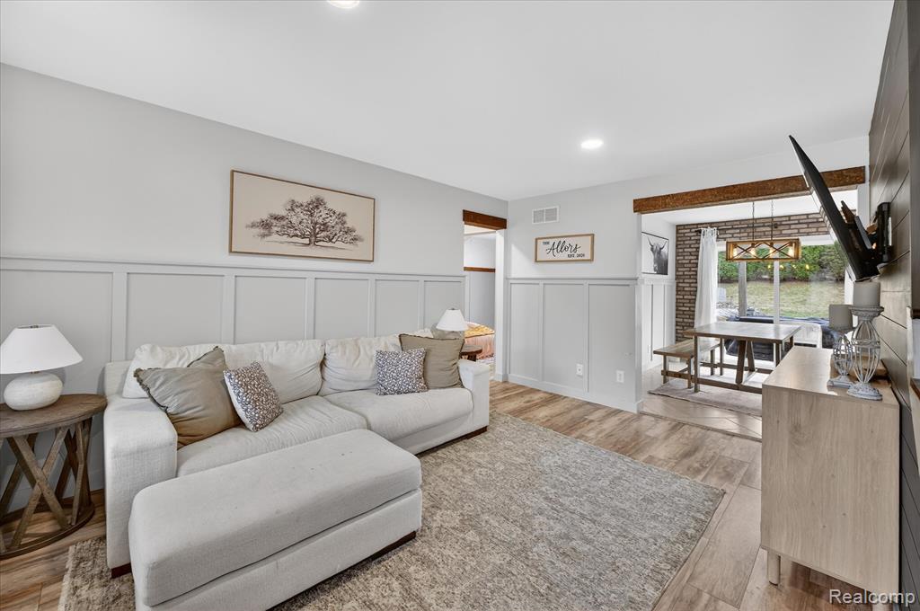 933 Abbey Lane, Milford, MI 48381 — Photo 5