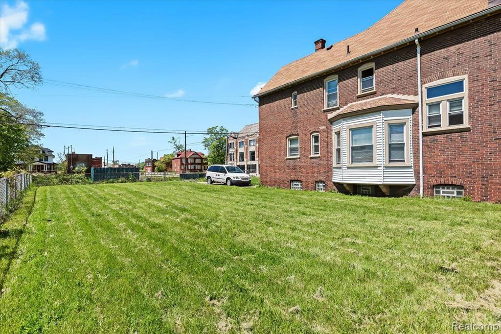 1649 HURLBUT Street, Detroit, MI 48214 — Photo 3