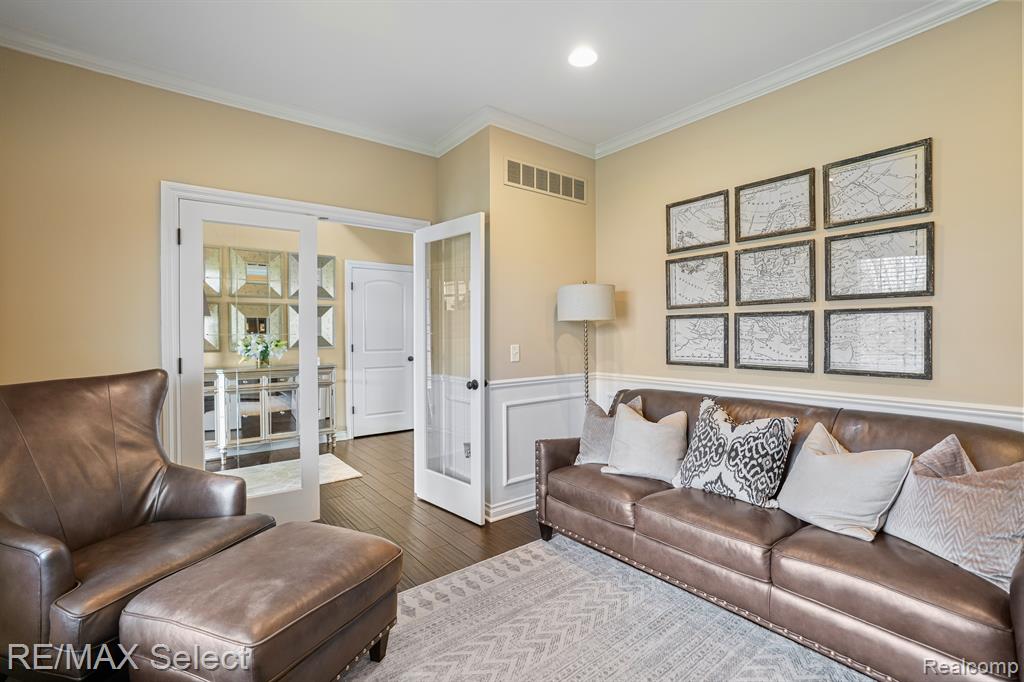 9212 HIDDEN OAKS Drive, Grand Blanc, MI 48439 — Photo 5