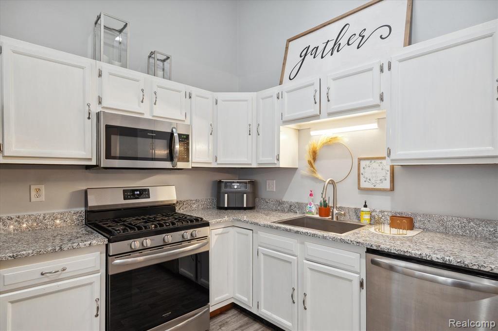 41354 SOUTHWIND Drive, Canton, MI 48188 — Photo 16