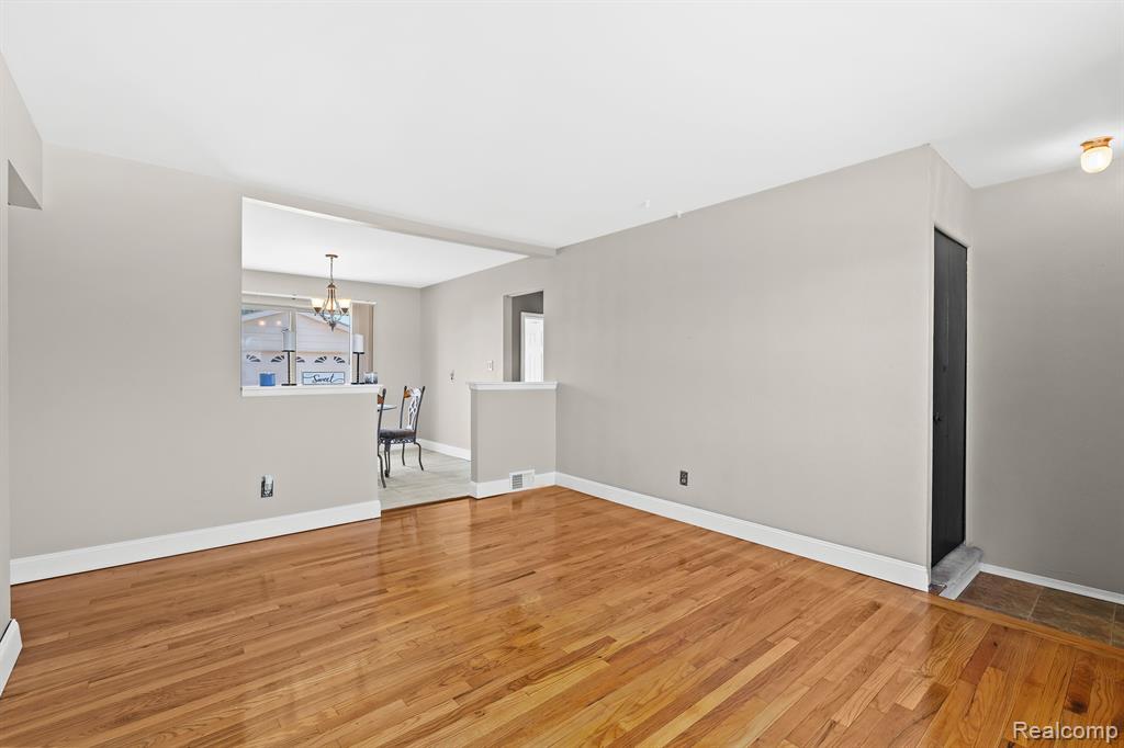 10563 N OAK Drive, Ferndale, MI 48220 — Photo 3