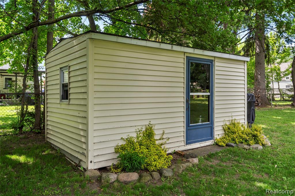 6226 Rowley Boulevard, Waterford, MI 48329 — Photo 14