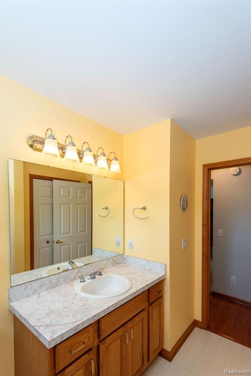 906 VILLAGE Drive, Davison, MI 48423 — Photo 27