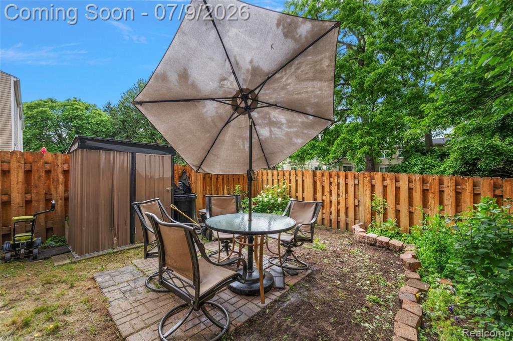 930 Little Hill Court, Rochester Hills, MI 48307 — Photo 6