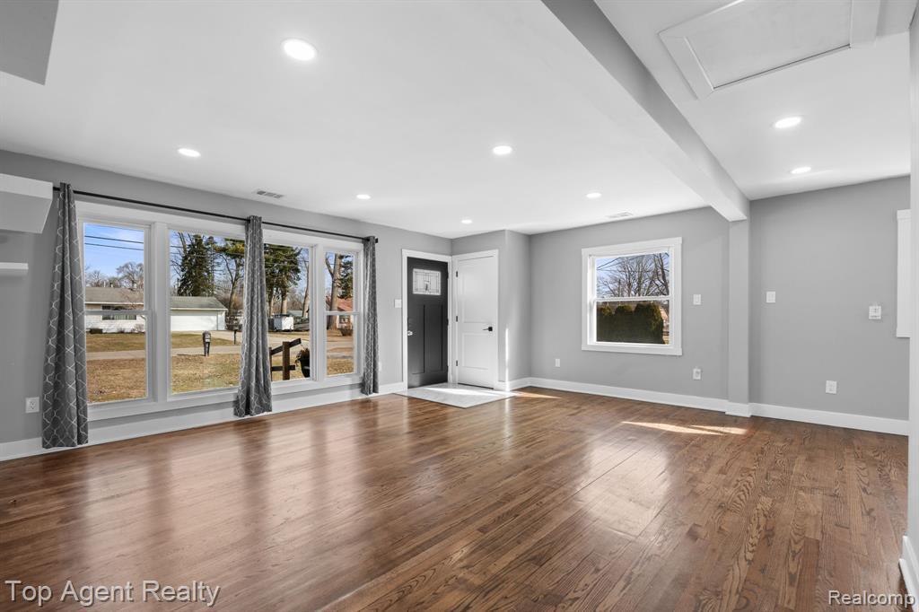 8608 Grace st Street, Shelby Twp, MI 48317 — Photo 9