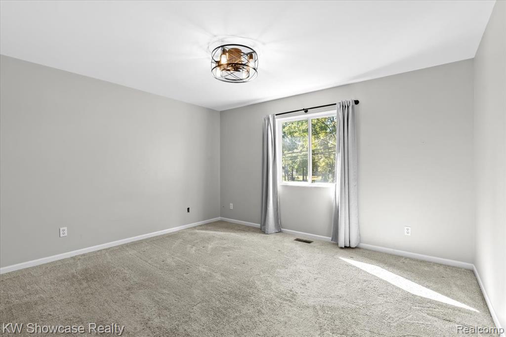 4125 Cass Elizabeth Road, Waterford, MI 48328 — Photo 13