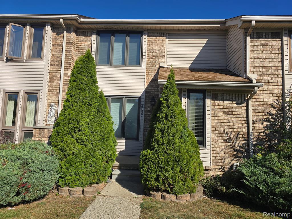 4057 Brookfield Boulevard, Sterling Heights, MI 48310 — front exterior