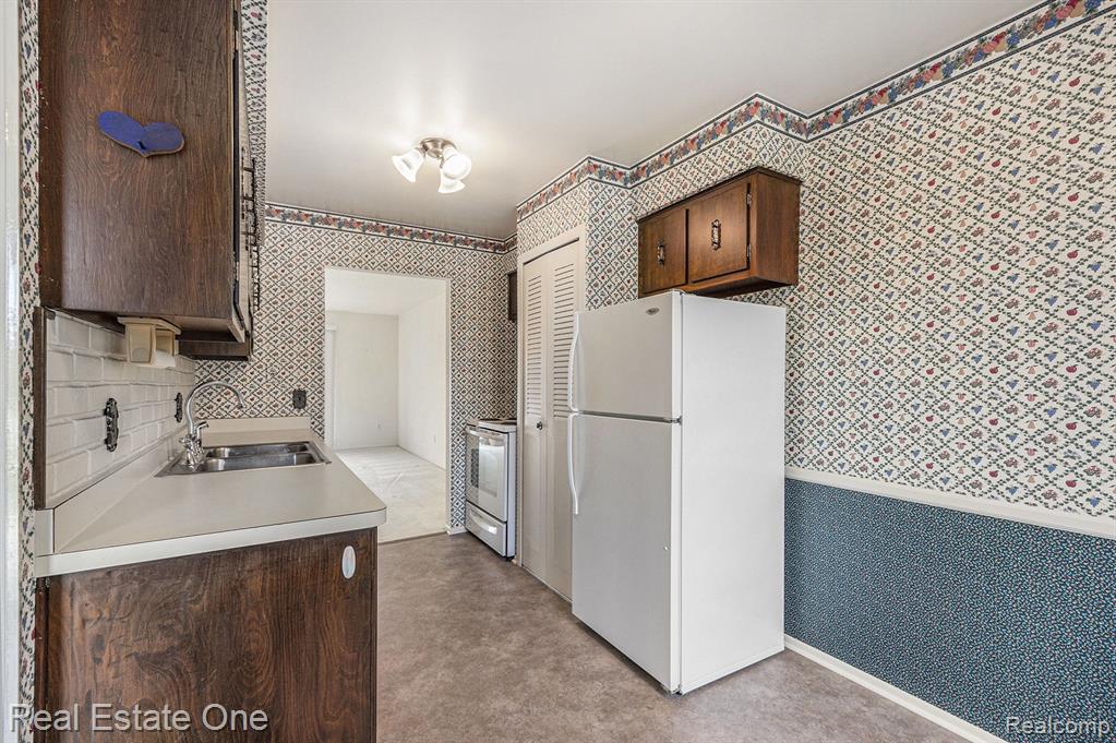 4288 15 MILE Road, Sterling Heights, MI 48310 — Photo 8