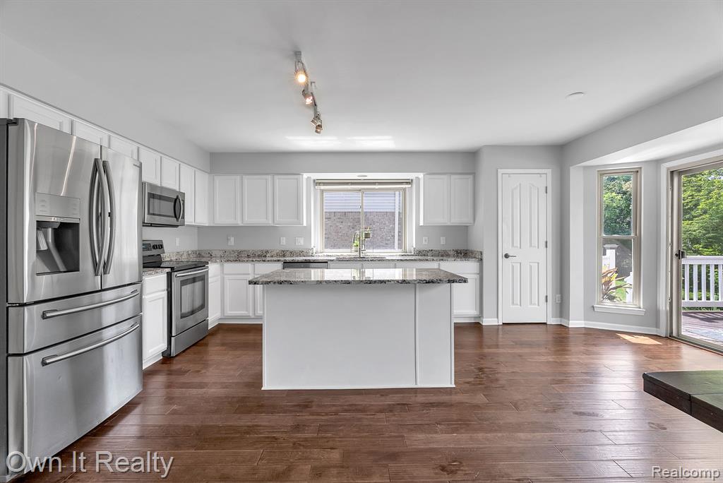 45693 Radnor Road, Canton, MI 48187 — Photo 15