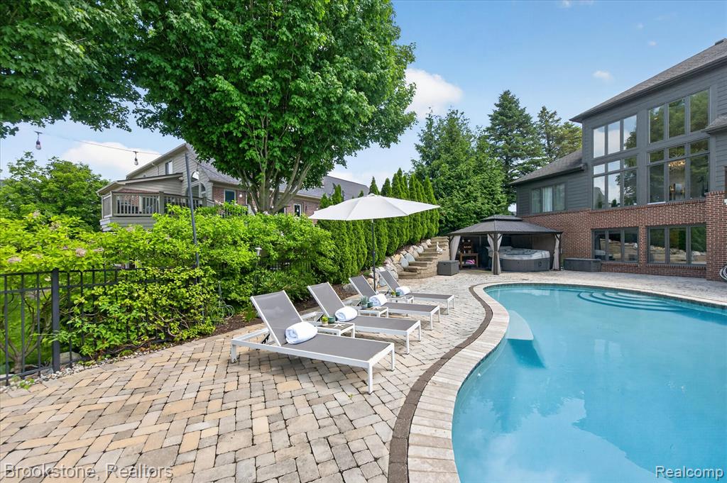 1270 Gleneagles, Highland, MI — Photo 38